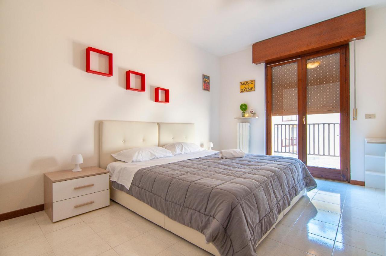 Verona - Familyoasi Free Parking And Garden Bagian luar foto